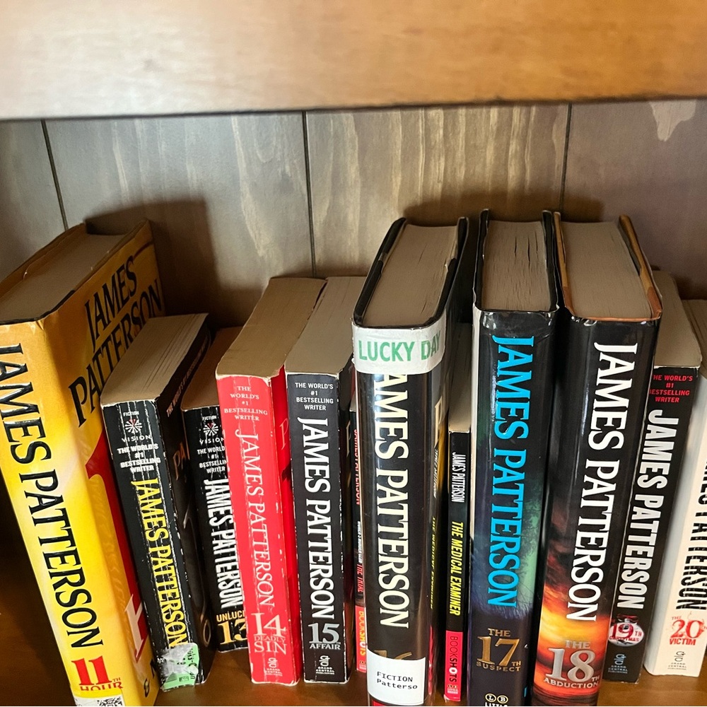 James Patterson Book Collection - Picture 2 of 4